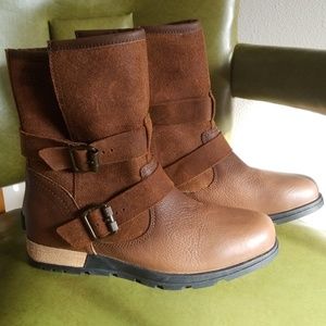 NWT ….   Never worn Sorel boots women’s size 7…..